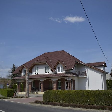 Fonix Apartmanhaz Nagypáli Екстериор снимка