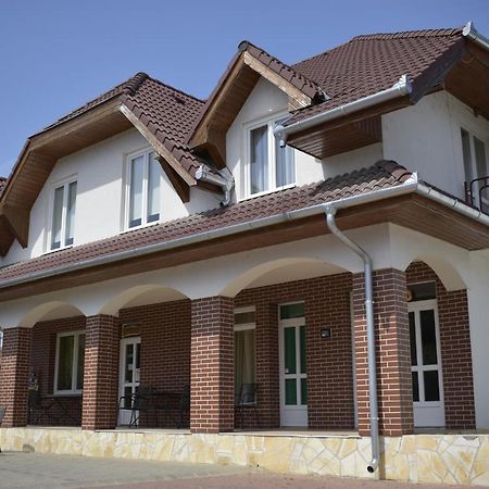Fonix Apartmanhaz Nagypáli Екстериор снимка