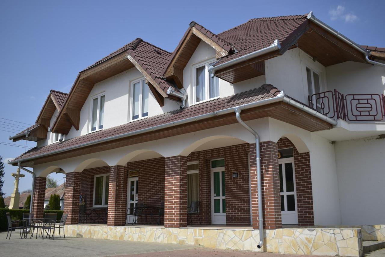 Fonix Apartmanhaz Nagypáli Екстериор снимка